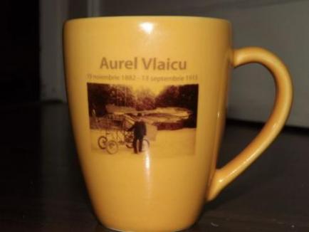 Muzeul din Deva a făcut căni omagiale în cinstea lui Aurel Vlaicu cu poza lui Traian Vuia
